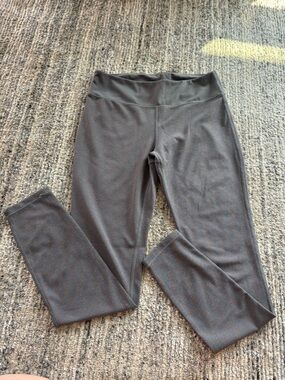 Gray Active Leggings with Subtle Multicolor Sparkle